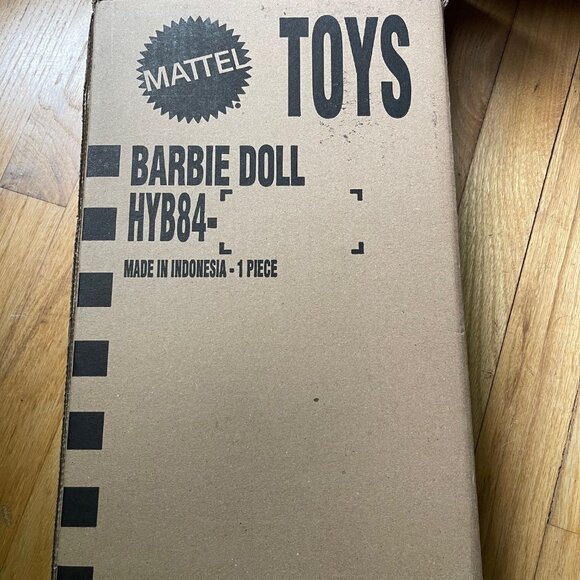 Weird Barbie - Picture 7 of 7